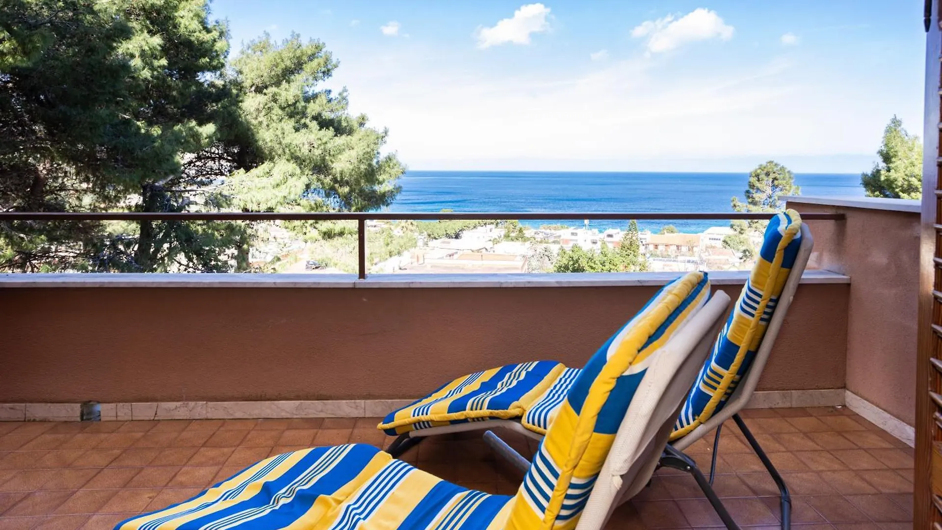Villa Nel Verde Sul Mare, Mondello, Palermo 0*,  Itália