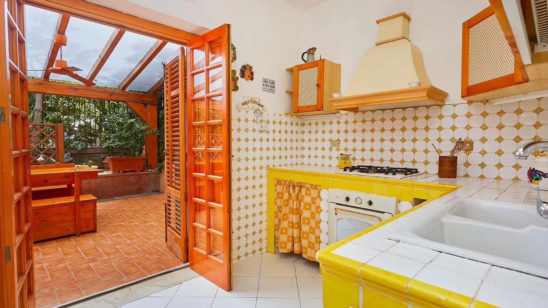 Villa Nel Verde Sul Mare, Mondello, Palermo